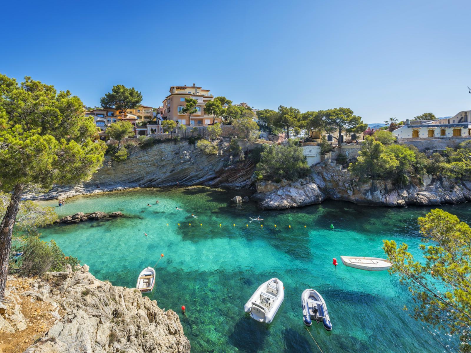 Beautiful coves for sailing in Mallorca Beautiful coves for sailing in Mallorca