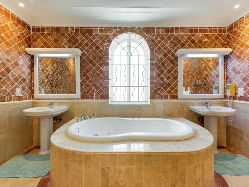 Old Trees 3 - Sundance , Beachfront villas Barbados , Old Trees , Paynes Bay , St James , West Coast Barbados  