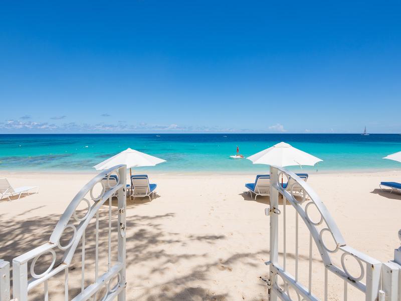 Hallidays at Old Trees , Beachfront villas Barbados , Old Trees , Paynes Bay , St James , West Coast Barbados  