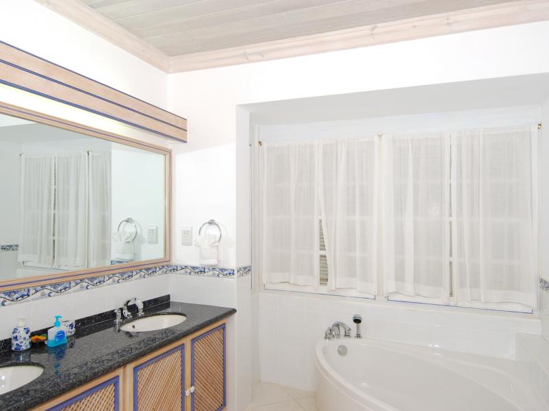 Mahogany Bay - Fathoms End  , Beachfront villas Barbados , Paynes Bay , West Coast Barbados  