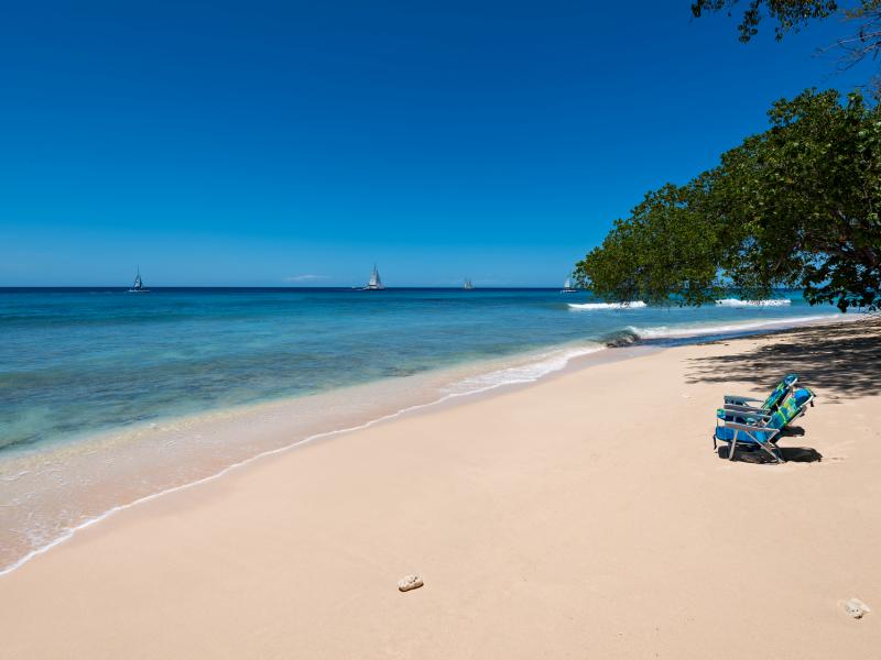 Mahogany Bay - Fathoms End  , Beachfront villas Barbados , Paynes Bay , West Coast Barbados  