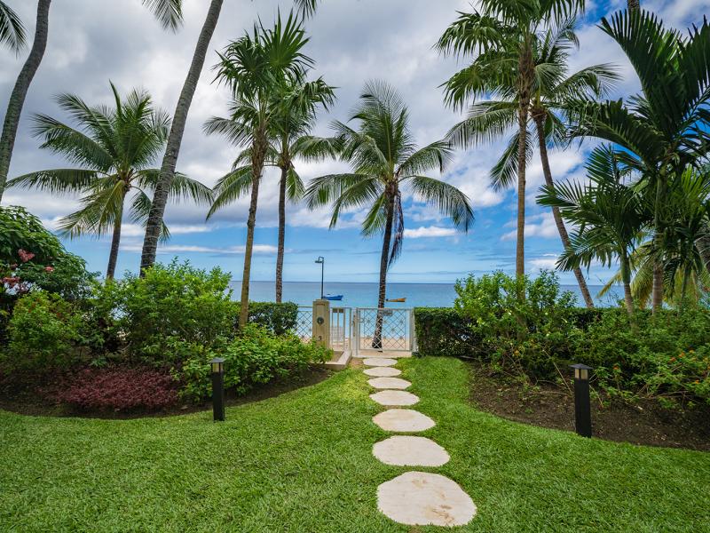 Smugglers Cove Penthouse Apartment 7 , Beachfront villas Barbados , Paynes Bay , St James , West Coast Barbados  