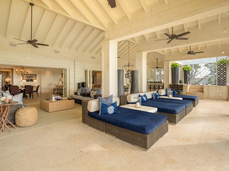 Smugglers Cove Penthouse Apartment 7 , Beachfront villas Barbados , Paynes Bay , St James , West Coast Barbados  