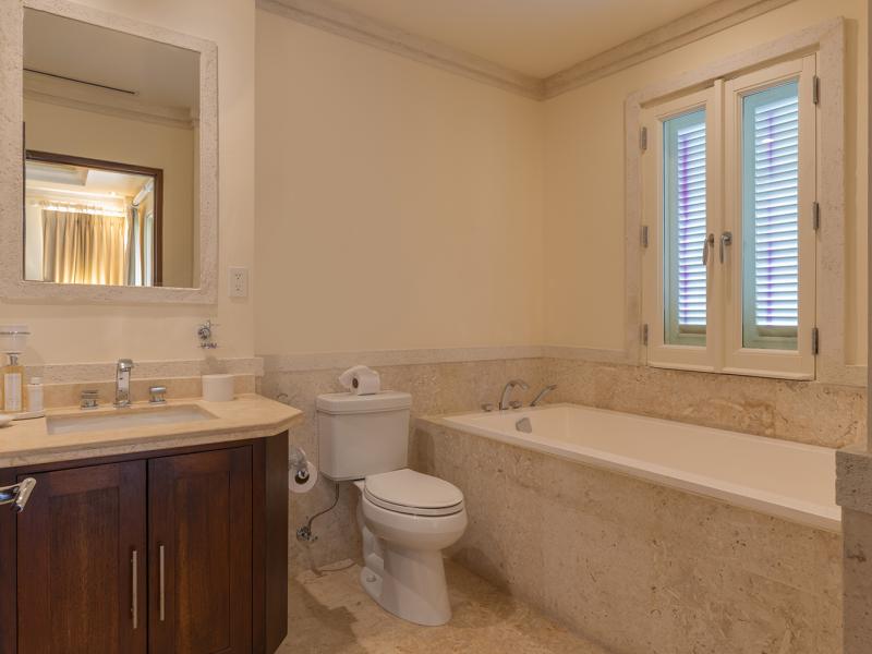 Smugglers Cove Penthouse Apartment 7 , Beachfront villas Barbados , Paynes Bay , St James , West Coast Barbados  