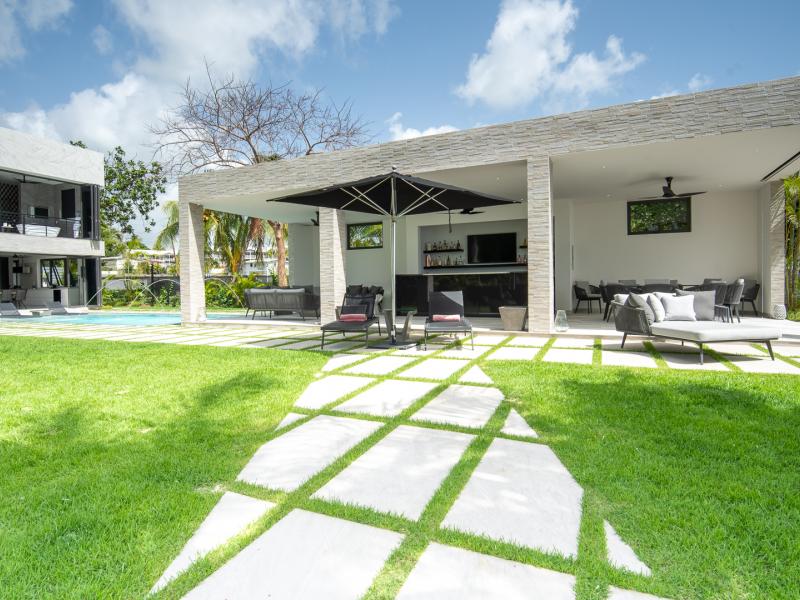 Villa Onyx , Beachfront villas Barbados , St Peter , West Coast Barbados  