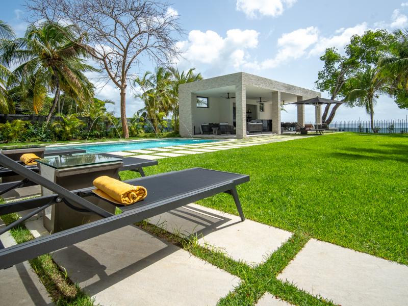 Villa Onyx , Beachfront villas Barbados , St Peter , West Coast Barbados  