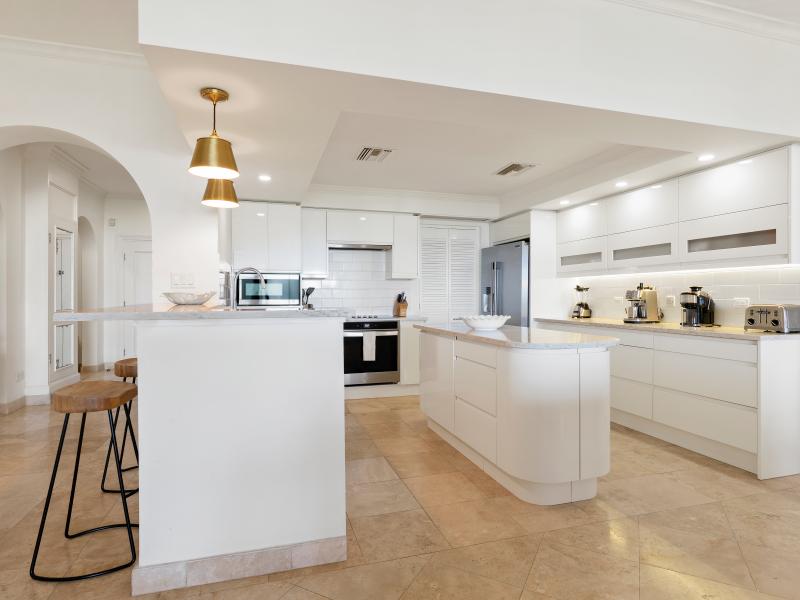 Schooner Bay 305-Penthouse , Beachfront villas Barbados , Schooner Bay , Speightstown , St Peter , West Coast Barbados  