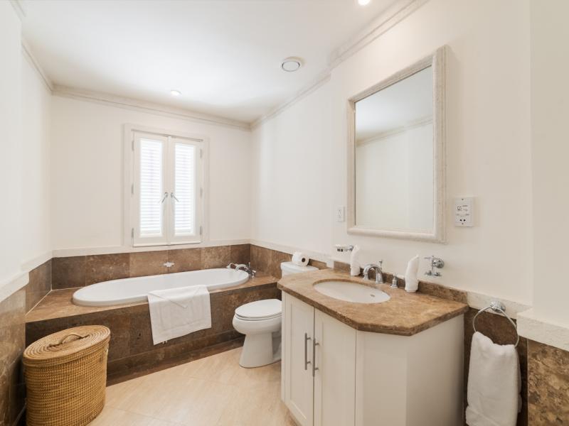 Smugglers Cove 6 , Beachfront villas Barbados , Paynes Bay , St James , West Coast Barbados  