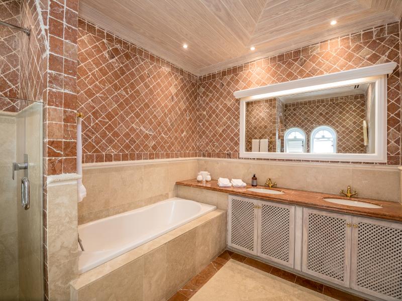 Hallidays at Old Trees , Beachfront villas Barbados , Old Trees , Paynes Bay , St James , West Coast Barbados  